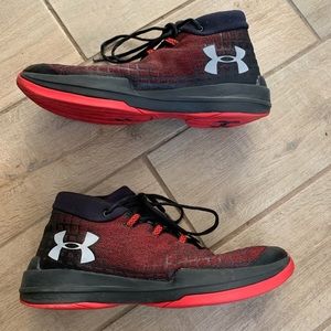 UNDER ARMOUR MENS BASKETBALL SHOES